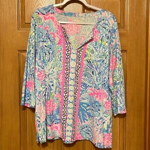 Lilly Pulitzer 3/4 sleeve top
Size XL